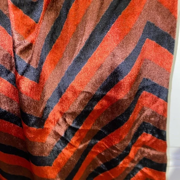 Marc Jacobs absolutely gorgeous velvety chevron midi skirt, w/ silk, stunning! 8 - Picture 8 of 8